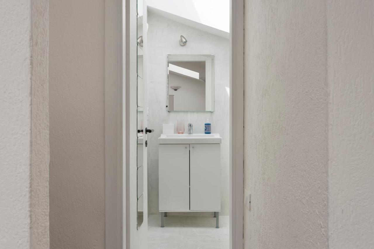 1 Bedroom Apt - Duomo 4 Милан Экстерьер фото